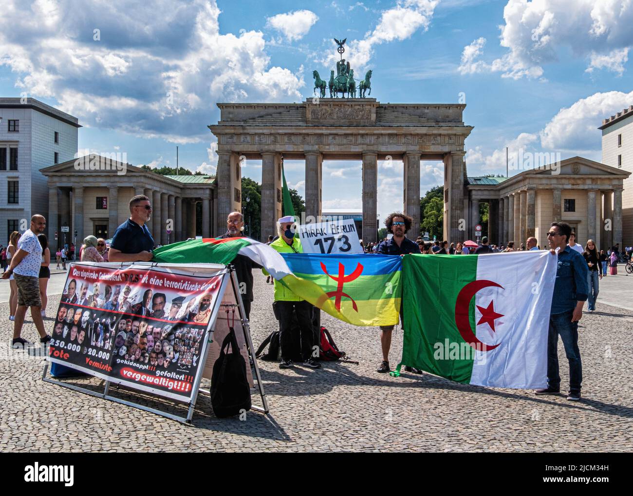 Pariser Platz, Mitte, Berlin - Hirak Berlin 173 Demo. Protest gegen Repression und Missachtung der Menschen in Algerien Stockfoto