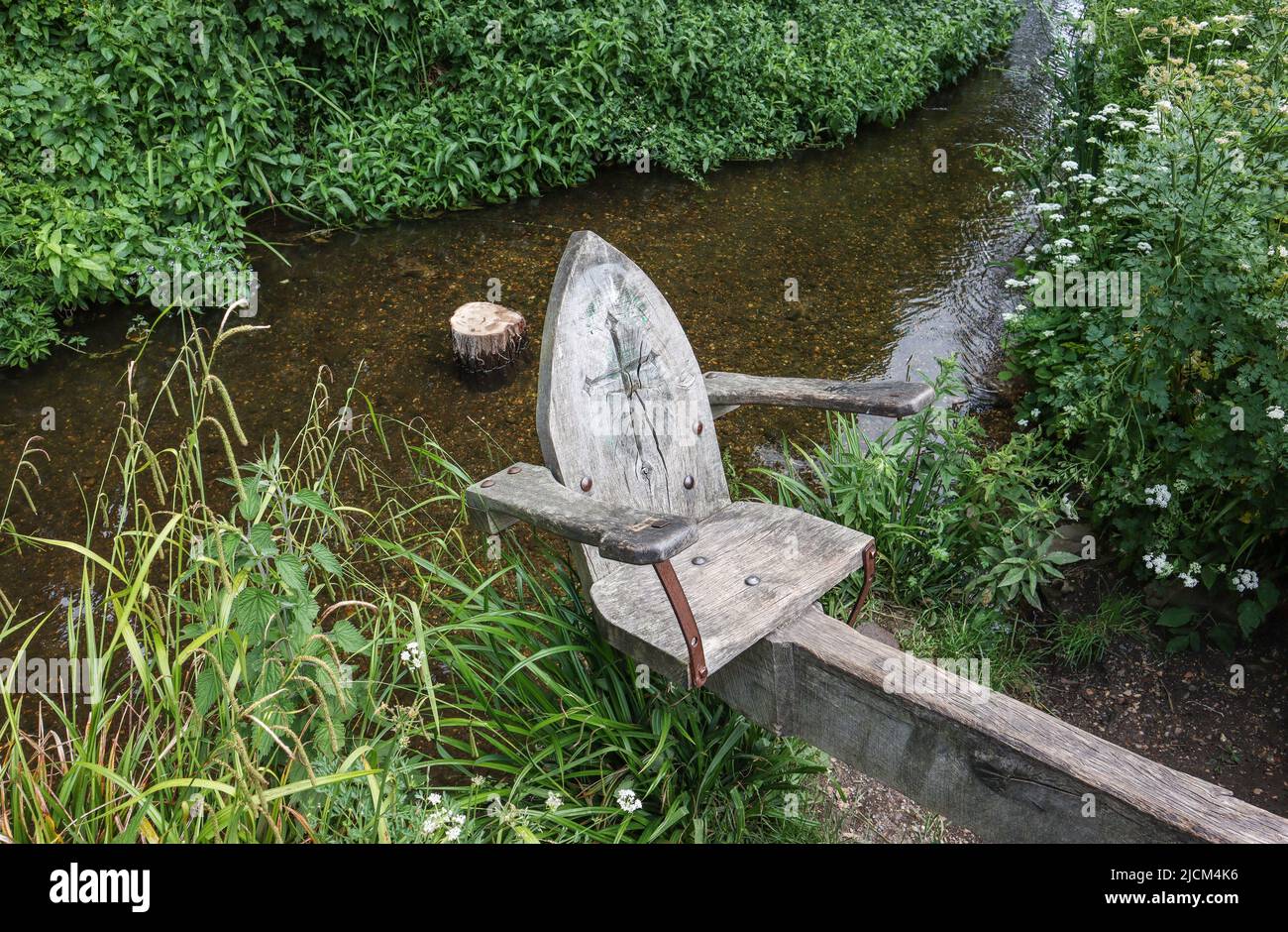 Ducking Stool am Fluss Avon in Christchurch, Dorset, Großbritannien. Stockfoto