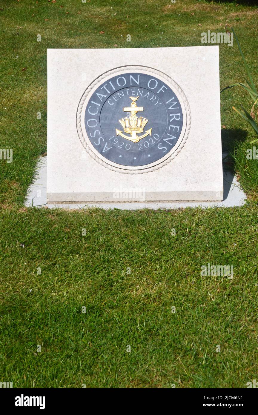 Gedenkstätte für Steintafeln zum 100. Jahrestag der Vereinigung der Wrens im National Memorial Arboretum, Lichfield, Staffordshire, England, Großbritannien. Stockfoto
