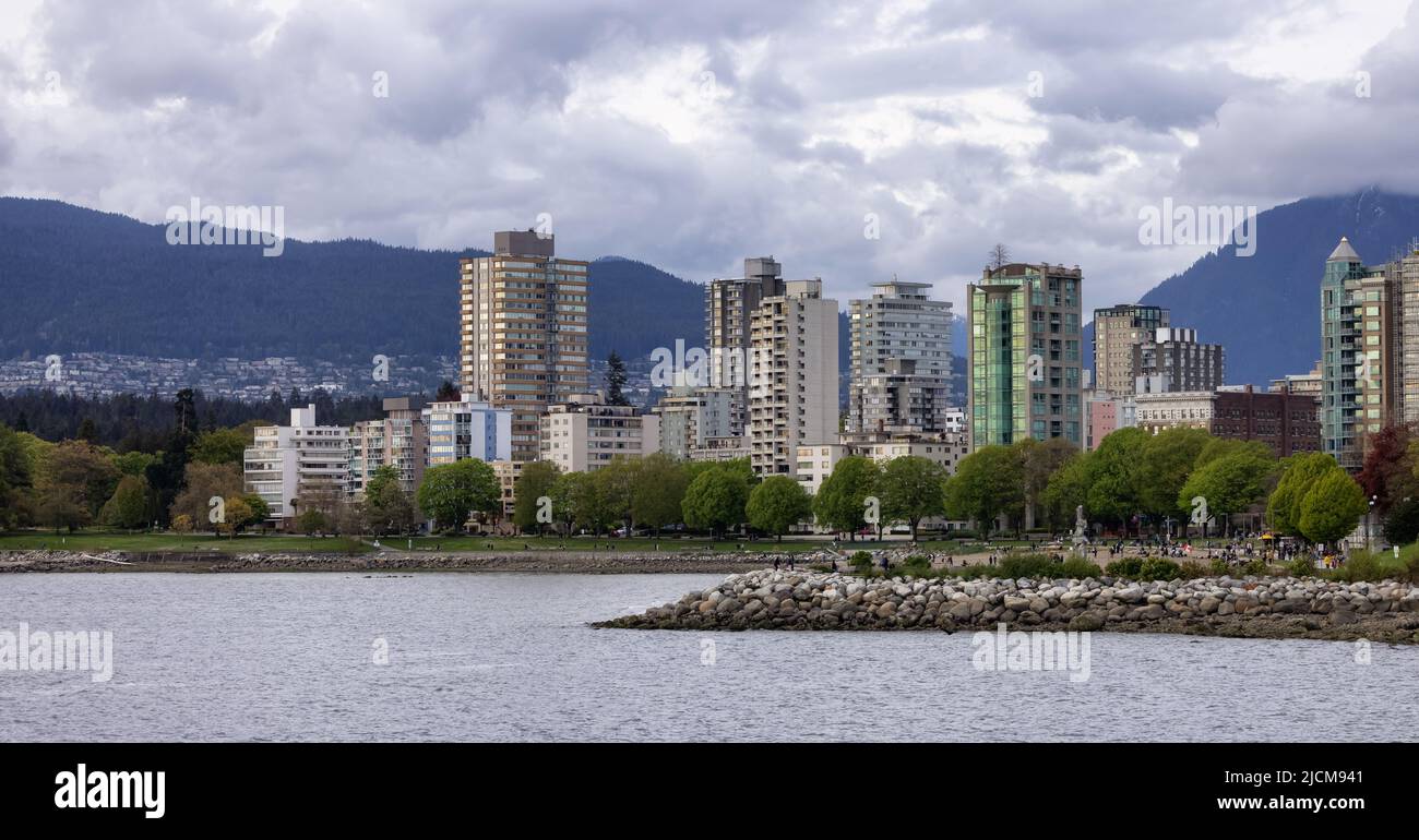 Wohnhäuser in der Nähe von Stanley Park und English Bay Beach in der Innenstadt von Vancouver Stockfoto