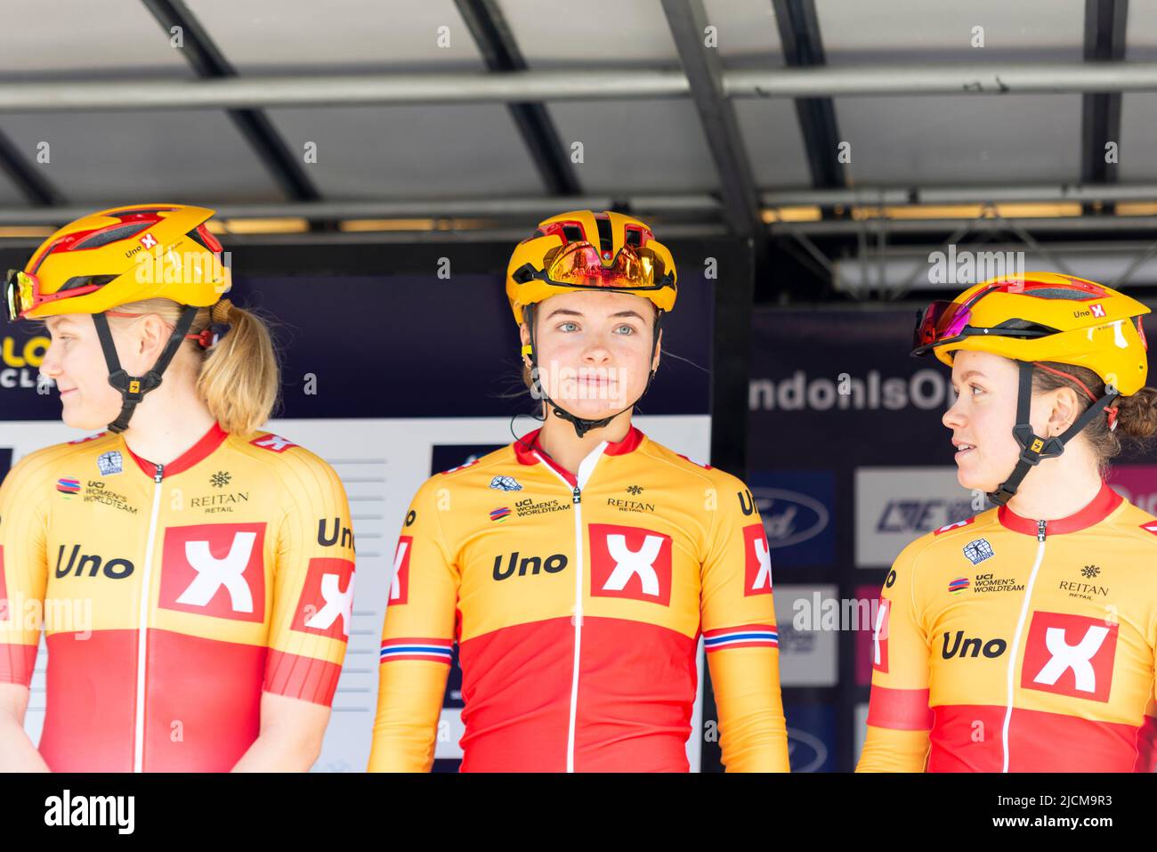 Mie Bjorndal Ottestad, Anniina Ahtosalo, Susanne Andersen Radfahrer des Teams Uno X Pro Cycling Team beim RideLondon Classique 2022 Elite Damenrad Stockfoto