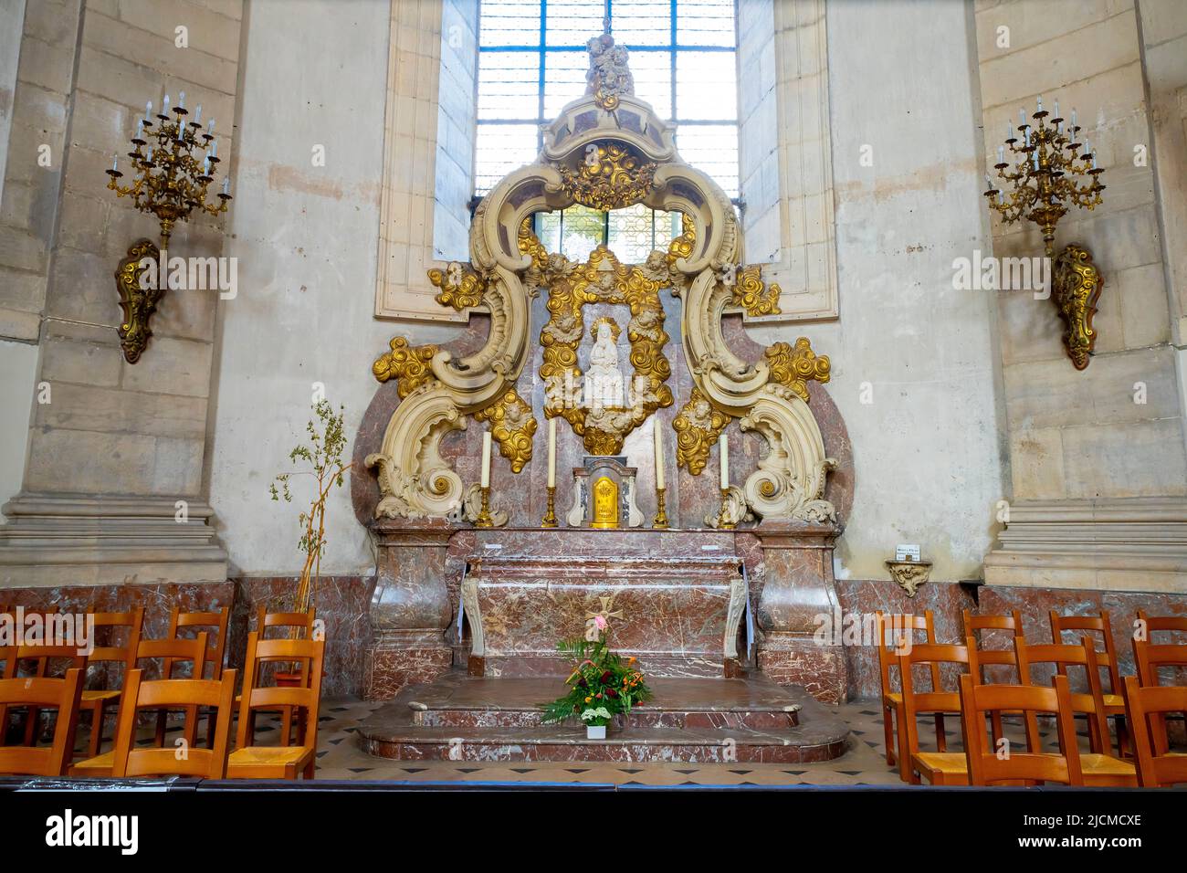 Die Kapelle Notre-Dame de Bonne Nouvelle im linken Querschiff. Die Kathedrale unserer Lieben Frau von der Verkündigung und St. Sigisbert (Cathédrale Notre-Dame-d Stockfoto