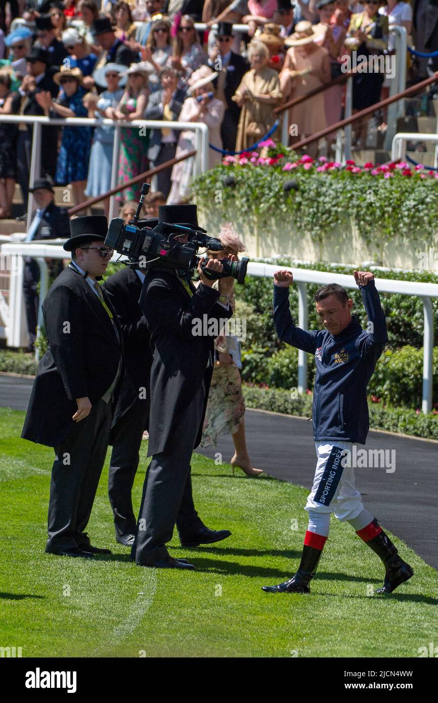 Ascot, Bergen, Großbritannien. 14.. Juni 2022. Jockey Frankie Dettori im Royal Ascot. Quelle: Maureen McLean/Alamy Live News Stockfoto