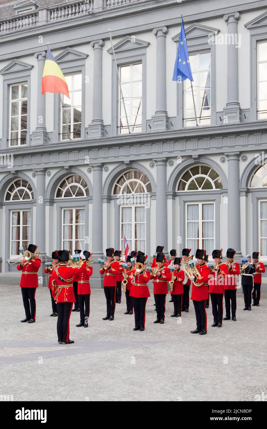 Das Royal Corps of Signals-Militärband am Ball der Herzogin von Richmond im Egmont Palace in Brüssel, Belgien Stockfoto