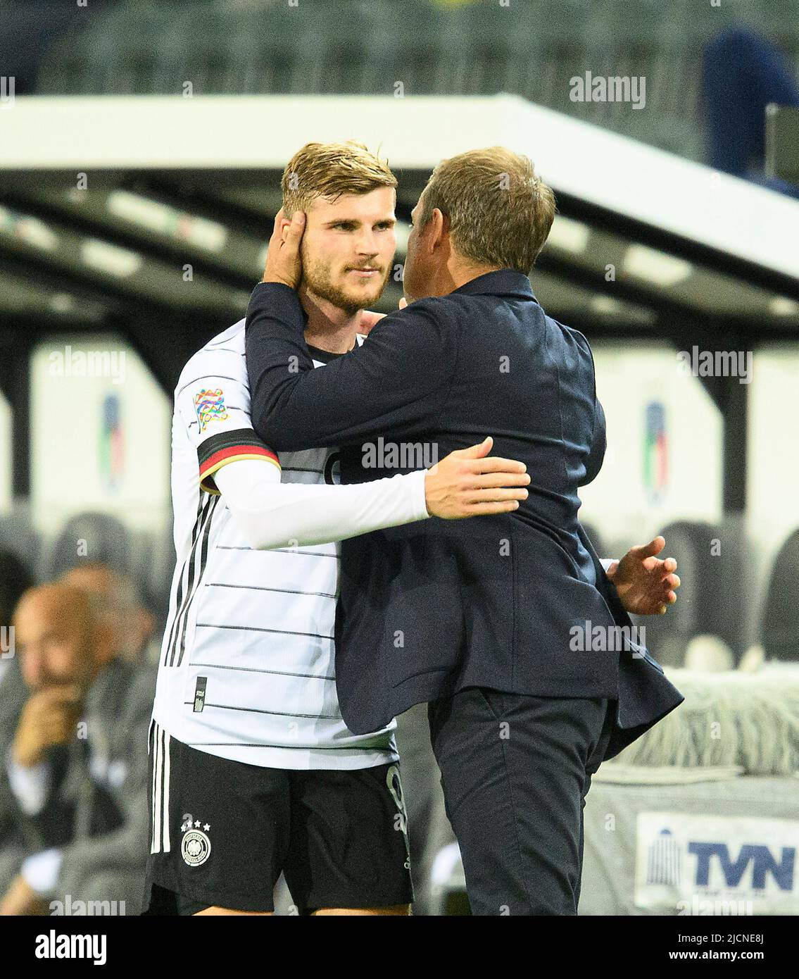 Nationaltrainer Hans Dieter Hansi FLICK (GER) mit Timo WERNER (GER). Fußball UEFA Nations League, Spieltag 4, Deutschland (GER) - Italien (ITA), am 14.. Juni 2022 in Borussia Monchengladbach/Deutschland. Stockfoto