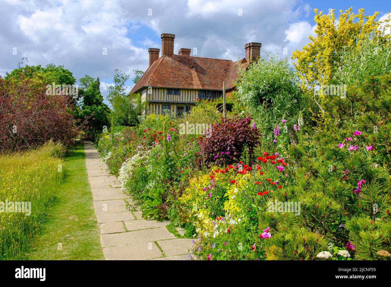 The Long Border, Great Dixter Garden, East Sussex, Großbritannien Stockfoto