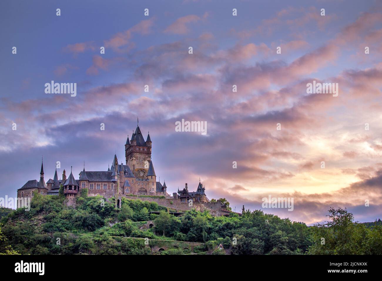 Schloss Reichsburg Cochem Mosel romantisch historisch gemütlich Weingüter Riesling Rheinland Pfalz Mittelalter altes Dorf Museum Sightseeing erziehen Stockfoto