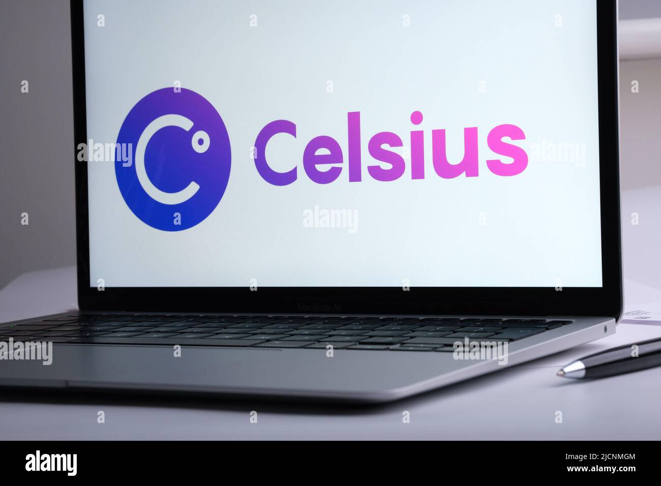 Krypto-Kreditgeber Celsius Firmenlogo auf Laptop-Bildschirm zu sehen. Stafford, Großbritannien, 14. Juli 2022 Stockfoto