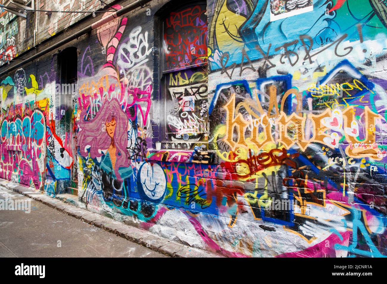 Graffiti und Street Art in Hosier Lane, Melbourne, Victoria, Australien am Samstag, den 16. April, 2022.Foto: David Rowland / One-Image.com Stockfoto