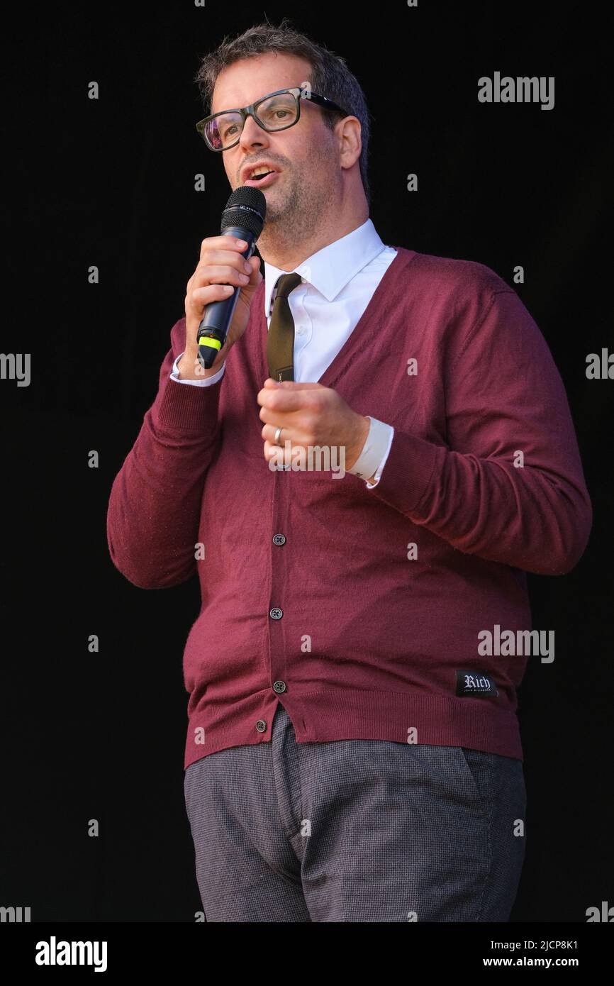 Marcus Brigstocke tritt beim Cambridge Club Festival im Childerley Orchard, Cambridge, Großbritannien, auf. 11. Juni 2022 Stockfoto