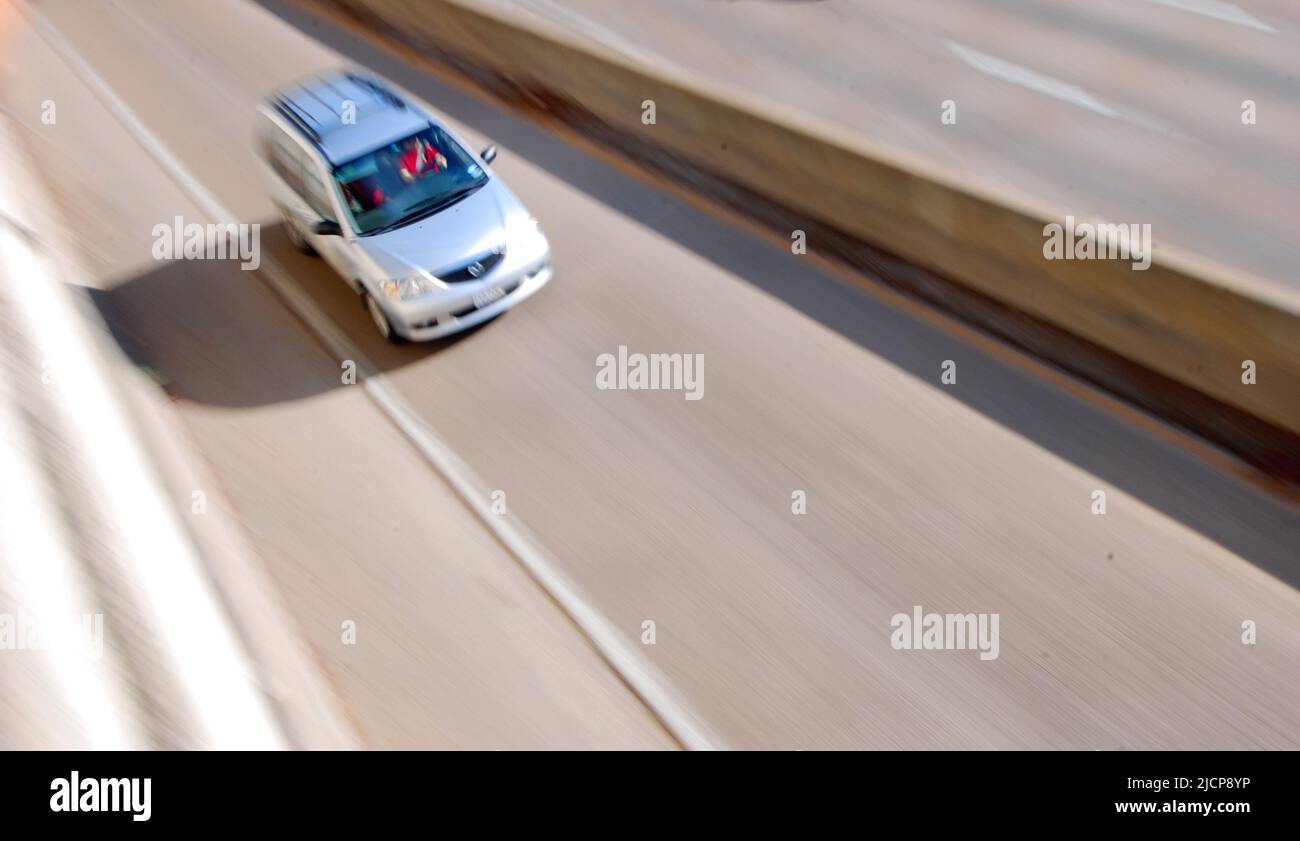 Unschärfe-Bewegung eines Autos auf einer Autobahn, auf einer Ausfahrt ca. 2008 Stockfoto