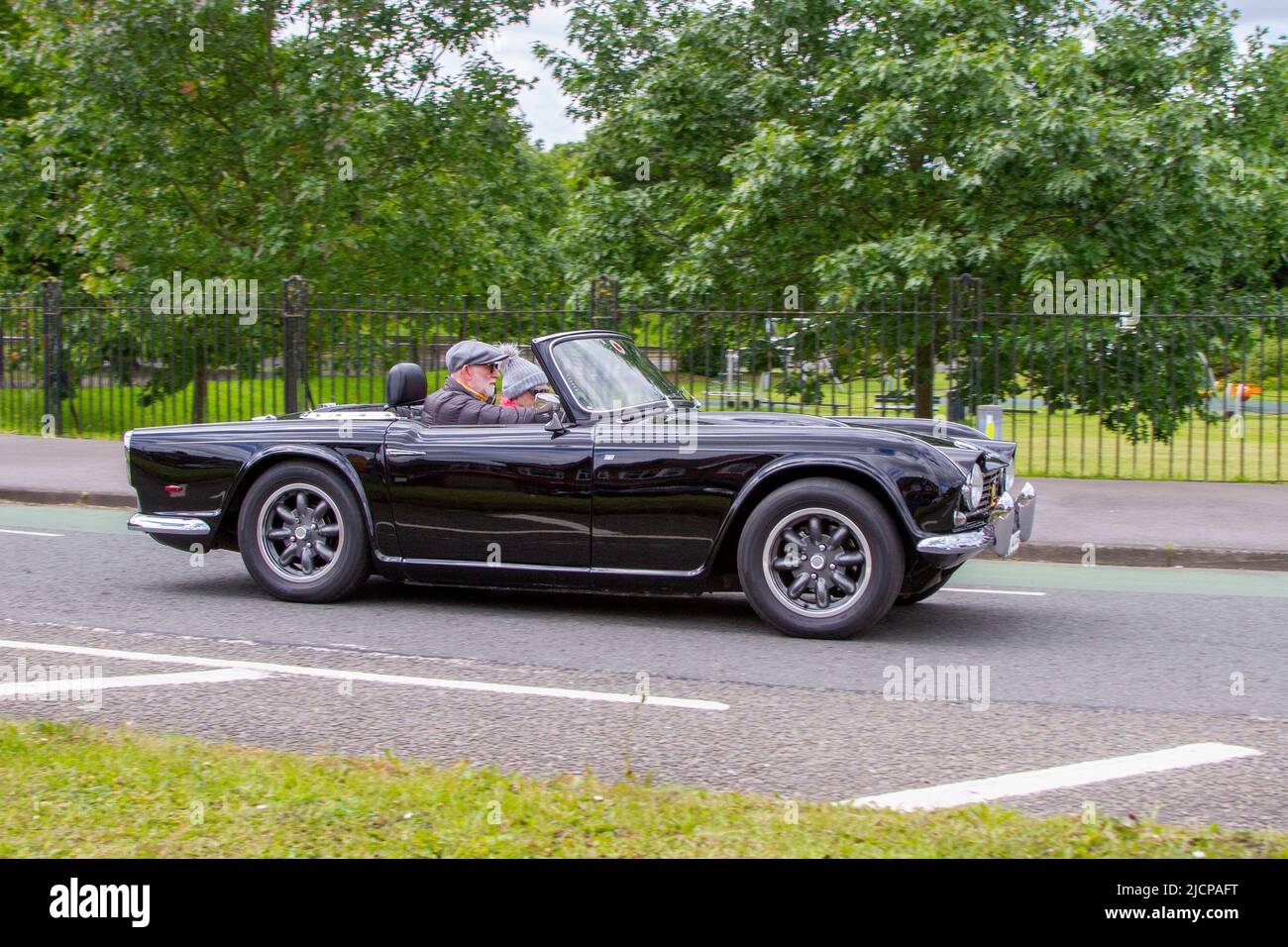 1964, 60er, 60er Jahre Triumph TR4 2138 ccm BenzinRoadster, Codename Zest während der Entwicklung; Automobile wurden während des 58. Jahres der Manchester to Blackpool Touring Assembly für Veteran, Vintage, Classic und geliebte Autos vorgestellt. Stockfoto