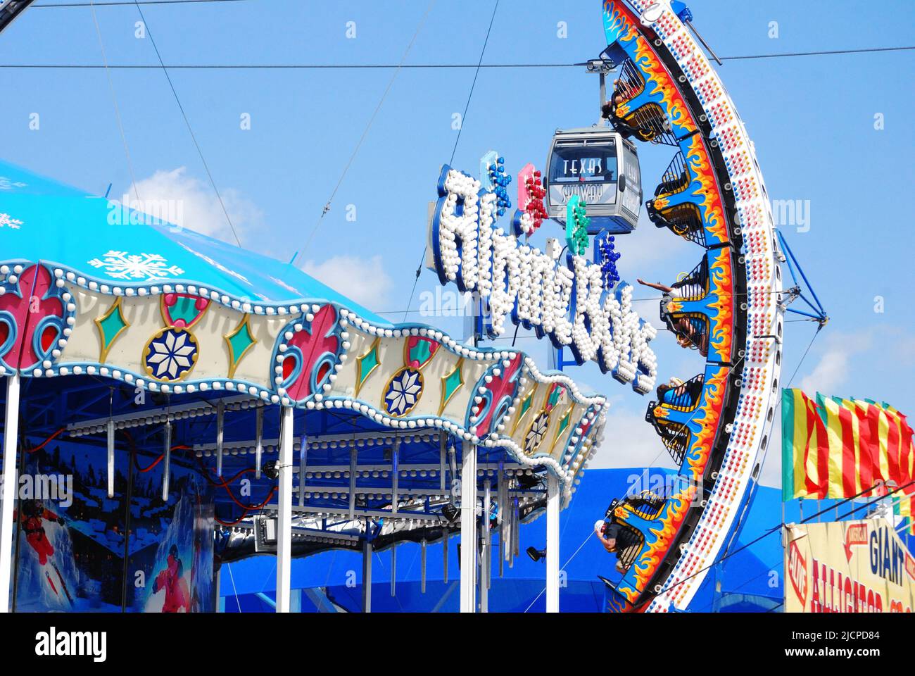 Alpine Bobs und andere Karnevalsfahrten auf der State Fair von Texas Ca. 2012 Stockfoto