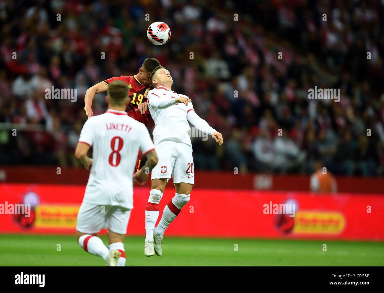 WARSCHAU, POLEN - 14. JUNI 2022: UEFA Nations League 2023 Polen - Belgien Spielauszug: Leander Dendoncker (Belgien) Piotr Zielinski (Polen) Stockfoto