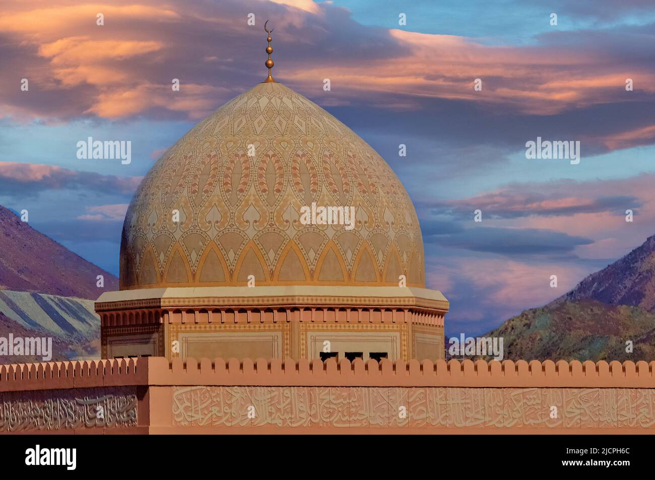 Kuppel der Großen Moschee Sultan Qaboos im Maskat Stockfoto