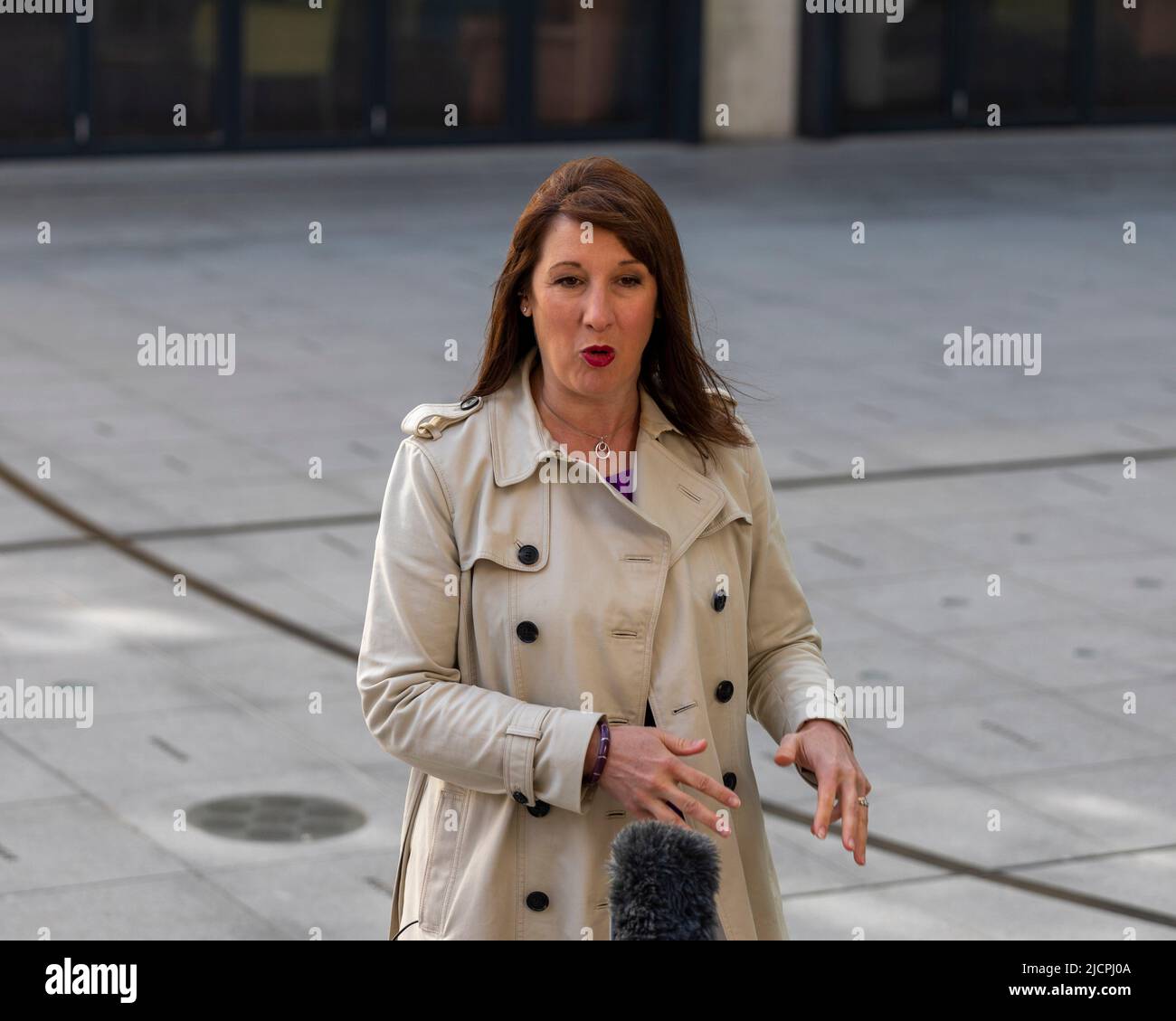 Rachel Reeves, Schattenkanzlerin der Schatzmeister, wird im BBC Broadcasting House am Langham Place interviewt. Bild aufgenommen am 12.. Juni 2022. © Stockfoto