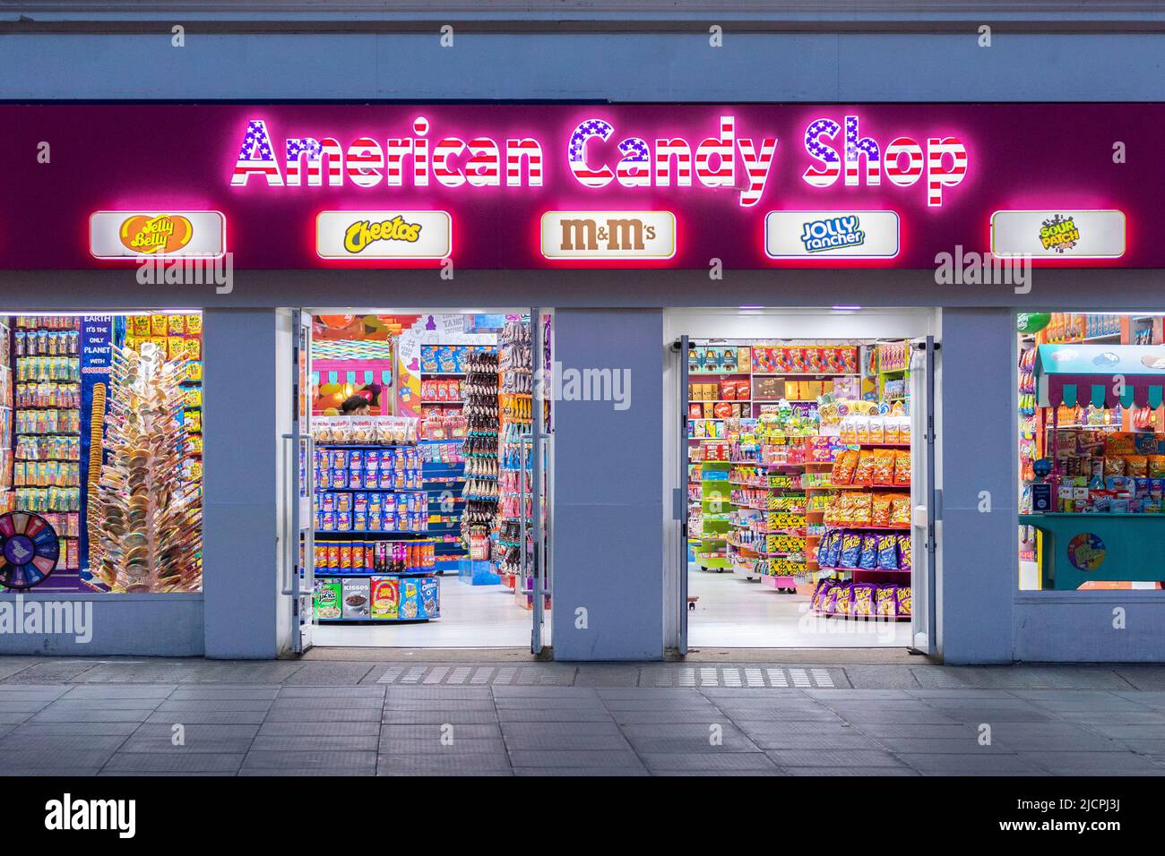 American Candy Shops sind in der Oxford Street drastisch angestiegen, die nun wegen angeblicher Geldwäsche durch den Westminster Council mit Bewährungen konfrontiert werden Stockfoto