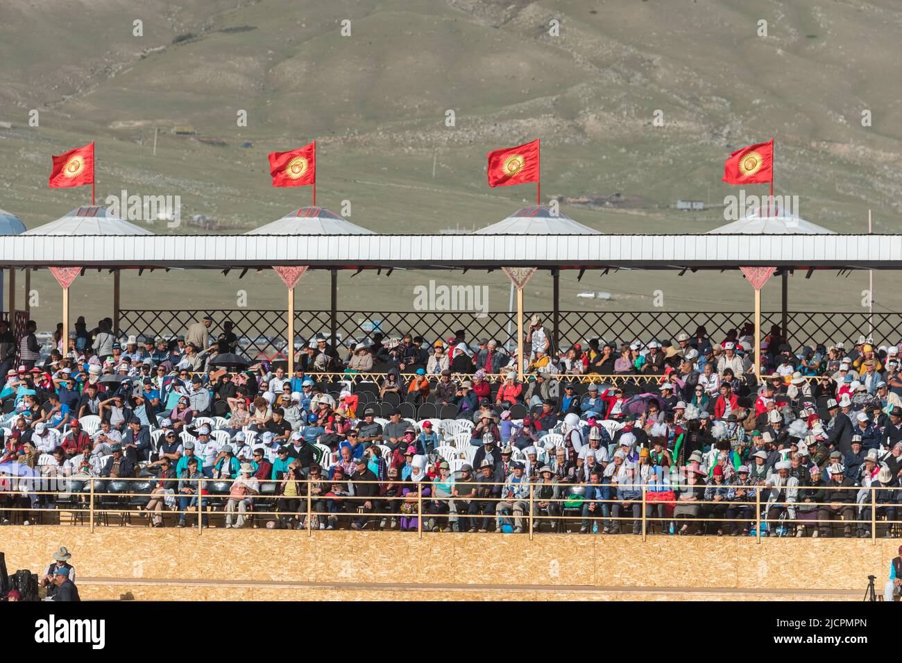Isyk-Kul, Kirgisistan - 29. September 2018: Podium mit Zuschauern während der World Nomad Games in Kirgisistan Stockfoto