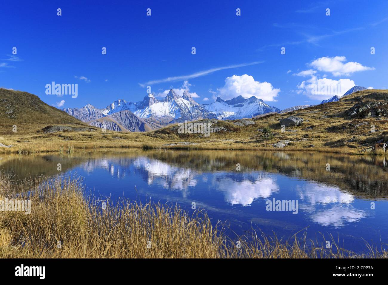 Frankreich, Savoie Col de la Croix de Fer, Lake Guichard und die Nadeln von Arves Stockfoto