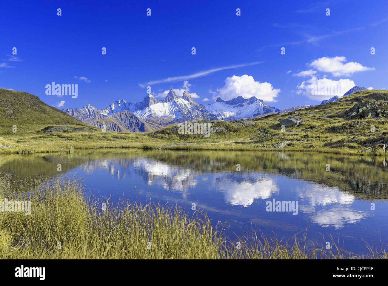 Frankreich, Savoie Col de la Croix de Fer, Lake Guichard und die Nadeln von Arves Stockfoto