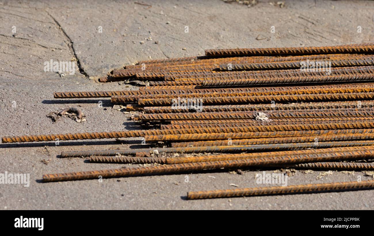 Ein Paket rostiger Riegel Stockfoto