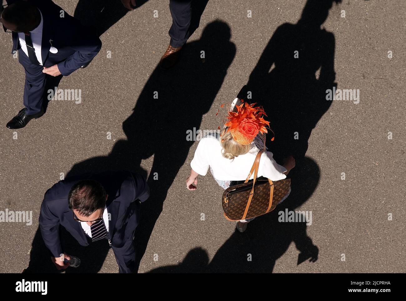 Rennfahrer am zweiten Tag von Royal Ascot auf der Ascot Racecourse. Bilddatum: Mittwoch, 15. Juni 2022. Stockfoto