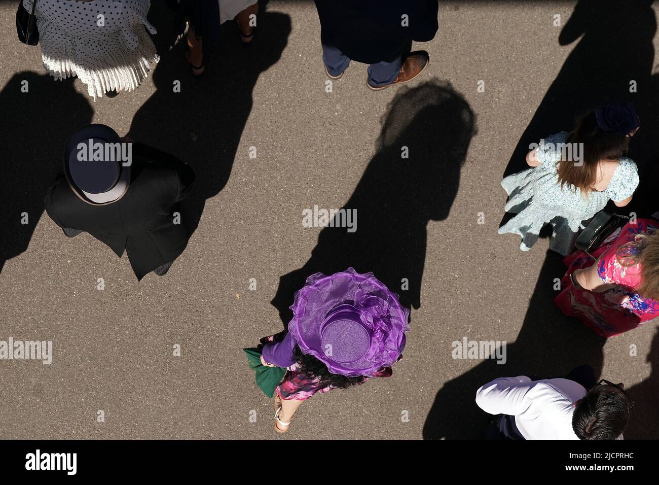 Rennfahrer am zweiten Tag von Royal Ascot auf der Ascot Racecourse. Bilddatum: Mittwoch, 15. Juni 2022. Stockfoto