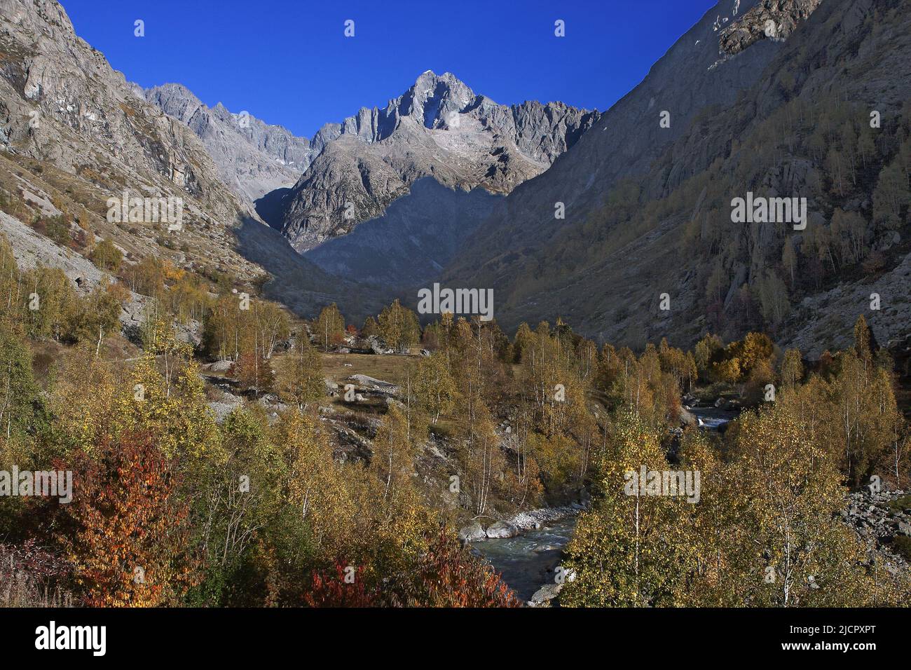 Frankreich, Isere, Saint-Christophe-en-Oisans, Nationalpark Ecrins, La Berarde, Landschaft im Herbst Stockfoto