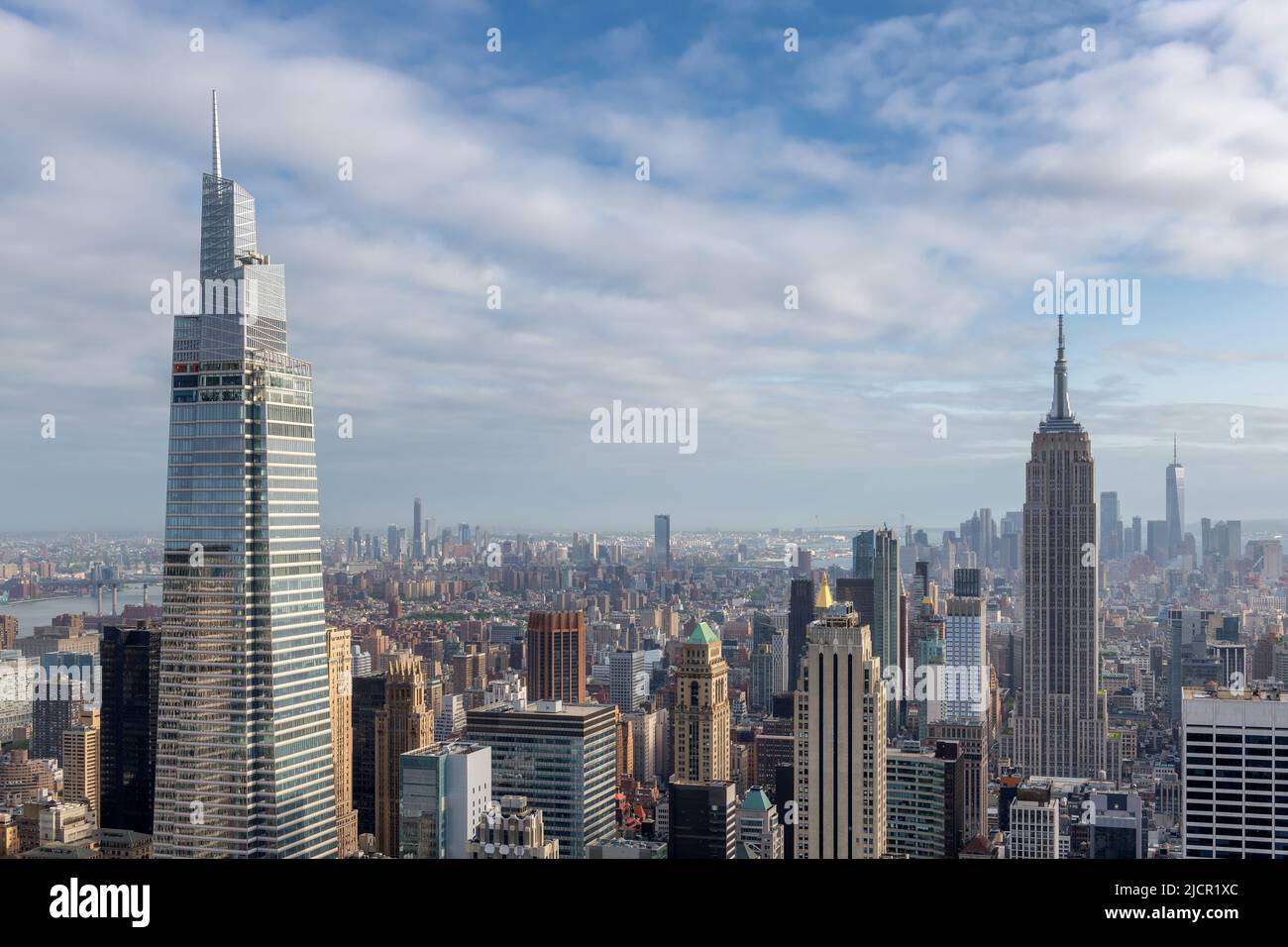 Skyline von New York City bei Sonnenuntergang in New York, USA. Stockfoto