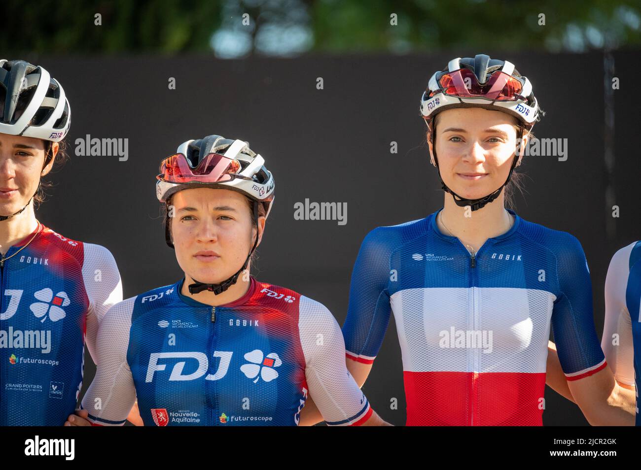 WIEL Jade und MUZIC Évita vom FDJ Nouvelle-Aquitaine Futuroscope Team während der Women's Mont Ventoux Challenge 2022, UCI Europe Tour Event, Vaison-la-Romaine - Mont Ventoux (100 km) am 14. Juni 2022 in Vaison-la-Romaine, Frankreich - Foto Florian Frison / DPPI Stockfoto