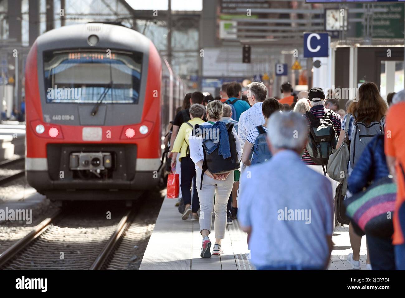 München, Deutschland. 15.. Juni 2022. Neun Euro Ticket-das Zugchaos wird immer schlimmer. Kredit: dpa/Alamy Live Nachrichten Stockfoto