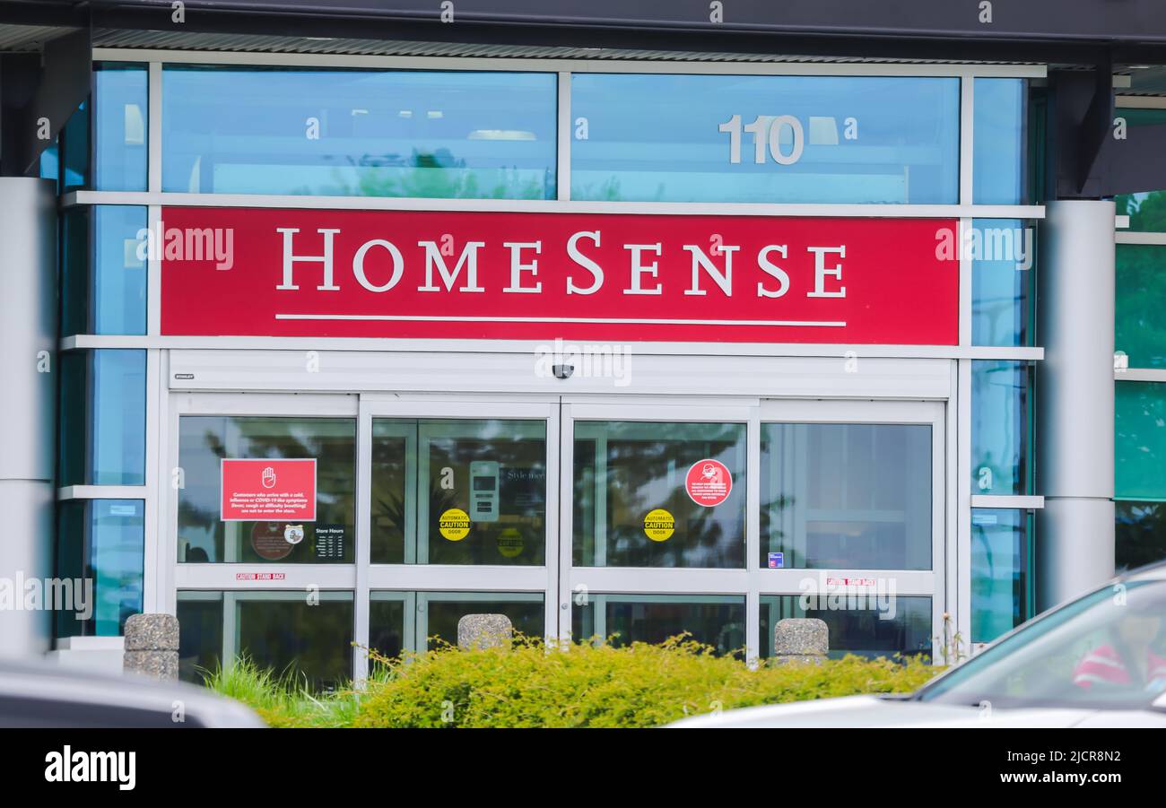 StoreFront von Homesense. HomeSense ist eine kanadische Kette von Discounthauseinrichtungen. HALIFAX, NOVA SCOTIA, KANADA - JUNI 2022 Stockfoto