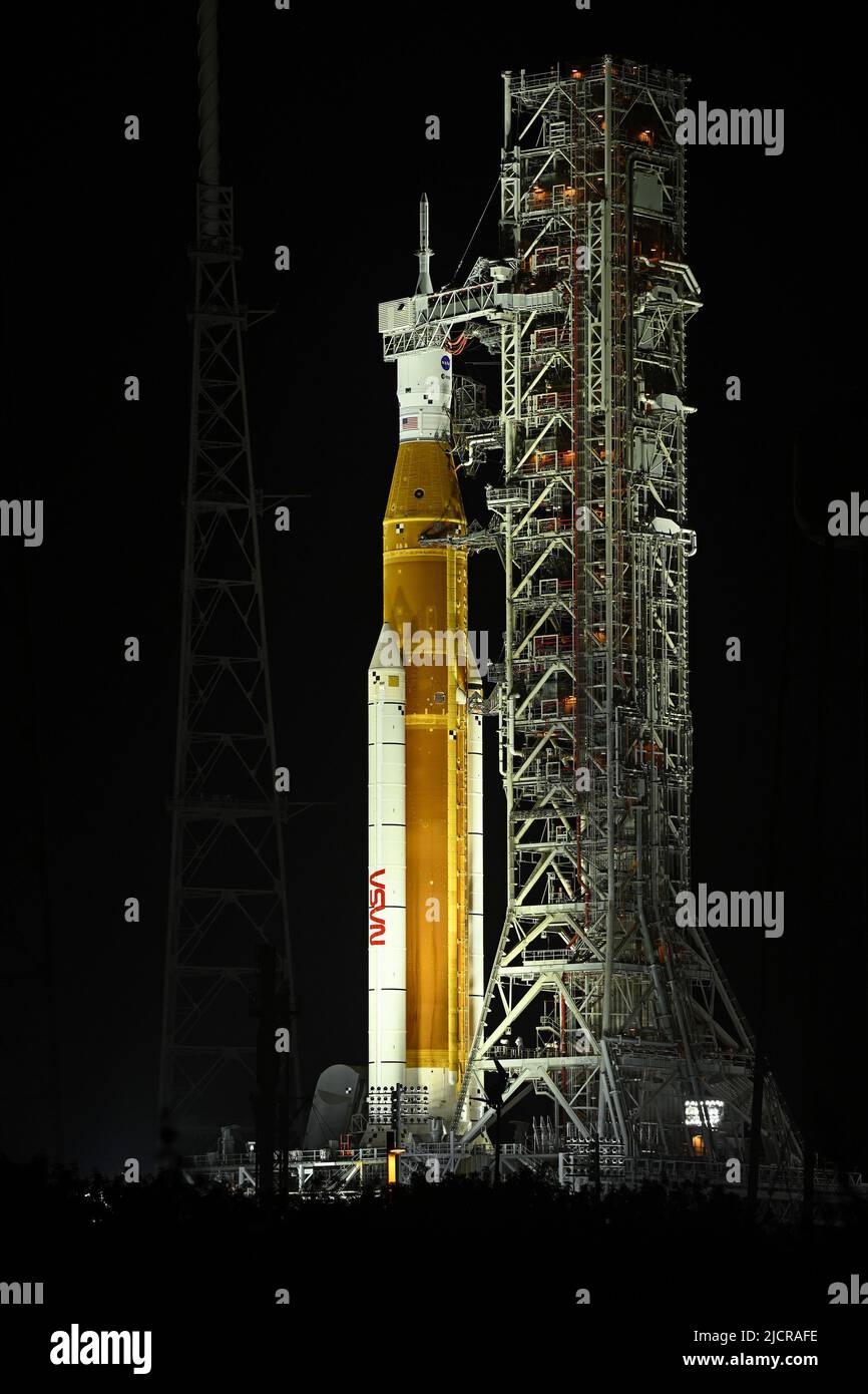 Die NASA-Rakete Space Launch System (SLS) steht auf dem Komplex 39B, um am Mittwoch, den 15. Juni 2022, im Kennedy Space Center in Florida Tests durchzuführen. Die NASA feiert auch das 60.-jährige Jubiläum des Kennedy Space Center. Foto von Joe Marino/UPI Credit: UPI/Alamy Live News Stockfoto