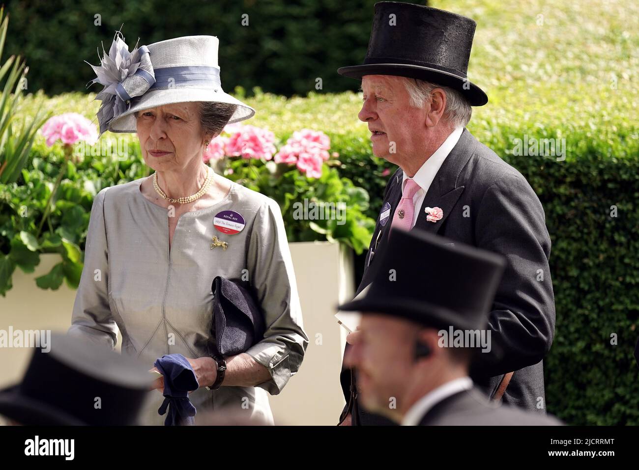 Die Prinzessin Royal und Andrew Parker Bowles während des zweiten Tages von Royal Ascot auf der Pferderennbahn Ascot. Bilddatum: Mittwoch, 15. Juni 2022. Stockfoto