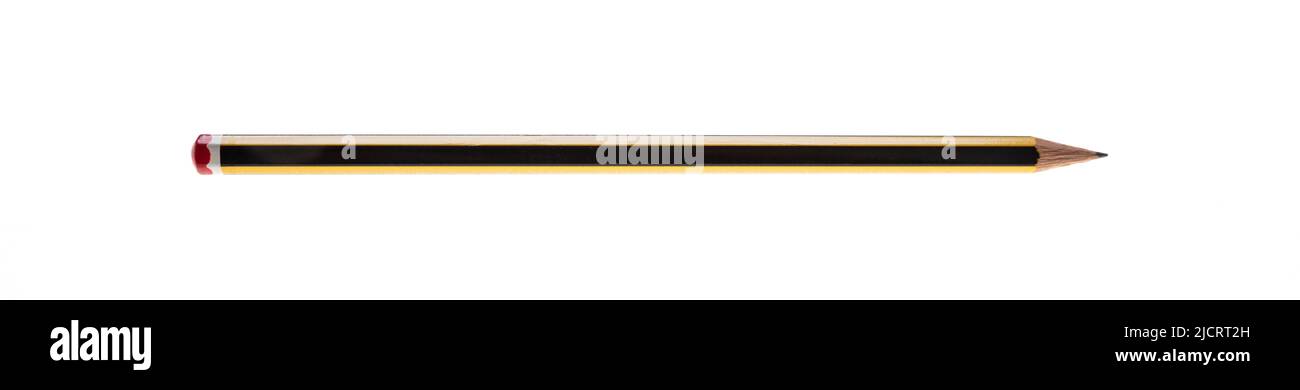 Holzbleistift lang gelb schwarz Farbe isoliert Ausschnitt auf weißem Hintergrund. Overhead-Ansicht von geschärften Holz Stift für das Schreiben bei der Arbeit, Hochschule, Schule. Stockfoto