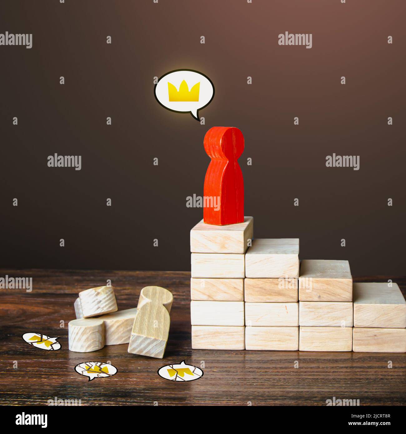 Die Vertreibung von Vorgängern und die Besetzung der Macht. Geht über die Köpfe. Gegner besiegen. Zyklus gewaltsamer Regierungswechsel. Sockel Stockfoto