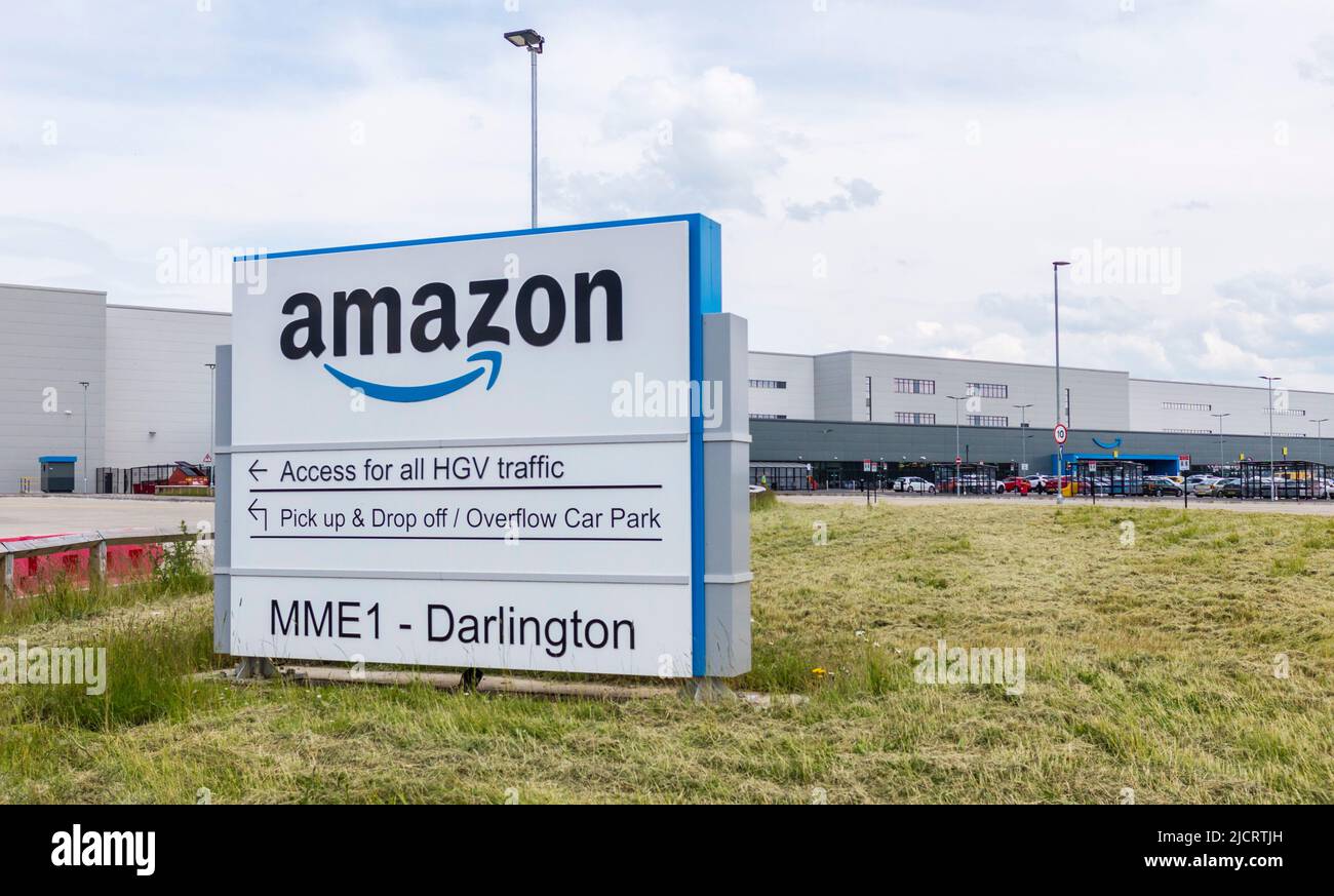Das neue Amazon-Versandzentrum im Symmetry Park in Darlington, England, Großbritannien Stockfoto