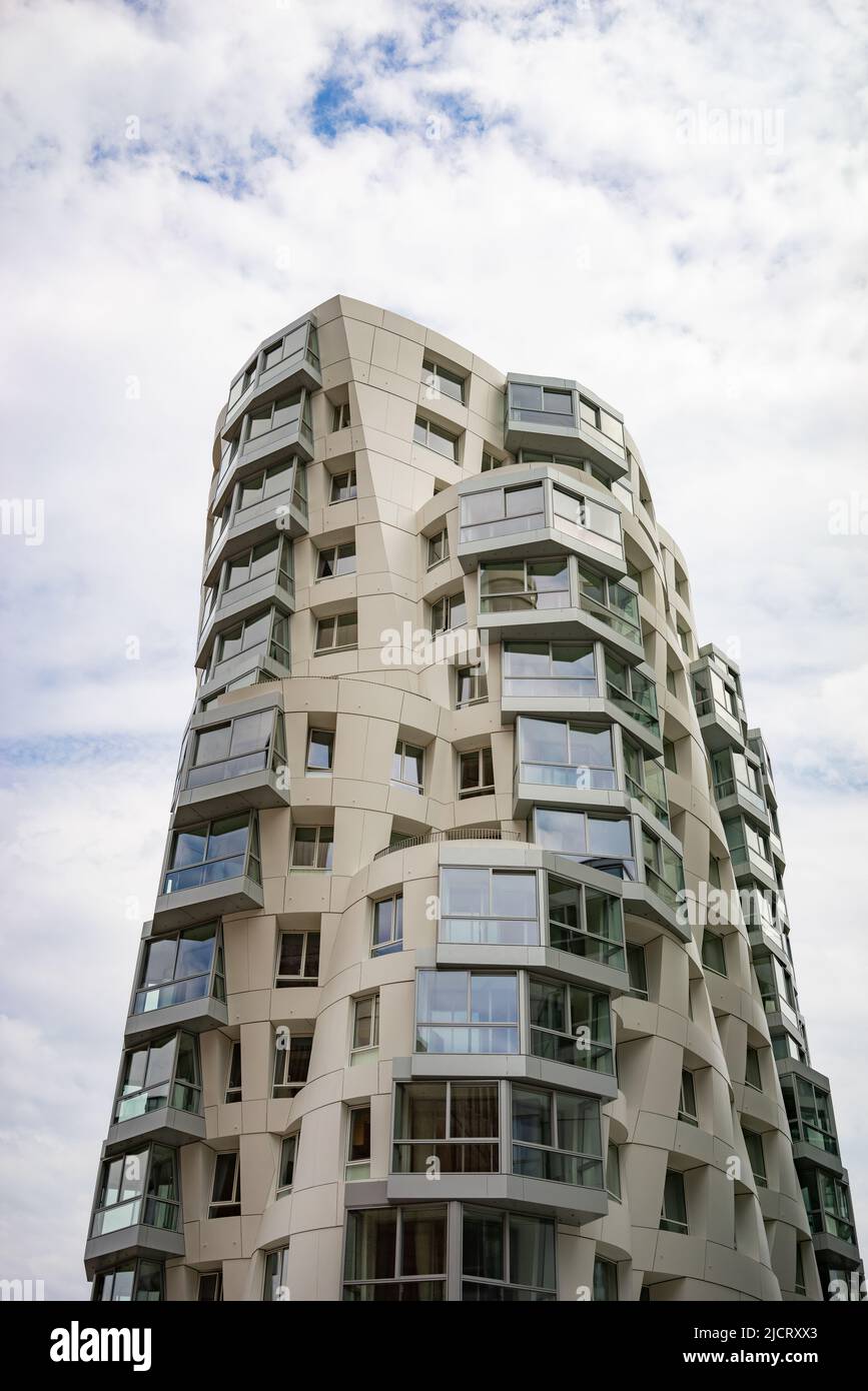 Architekt Frank Gehry entwarf Prospect Place mit Gehry Partners. Sanierung des von Giles Gilbert Scott entworfenen Standorts des Kraftwerks Battersea Stockfoto