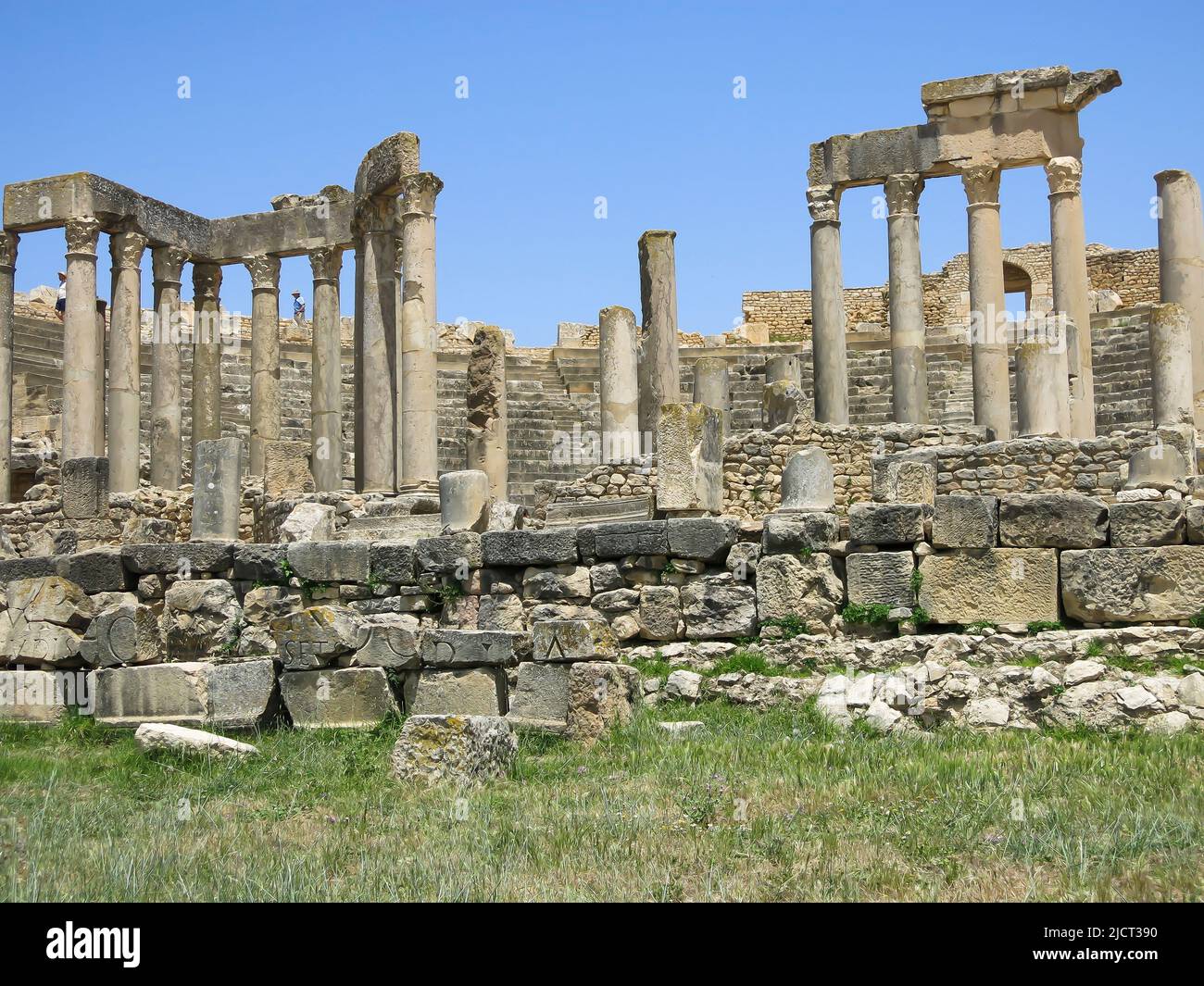 Teilweise Blick auf die Ruinen von Dougga - Tunesien Stockfoto