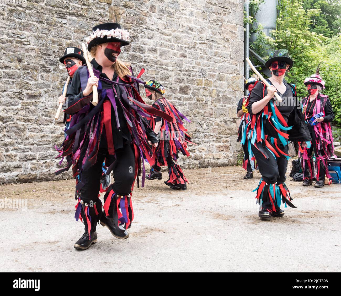 Flagcrackers of Skipton (Craven) beim Open Farm Day am 12.. Juni 2022 auf der Cappelside Farm Rathmell, Yorkshire. Stockfoto