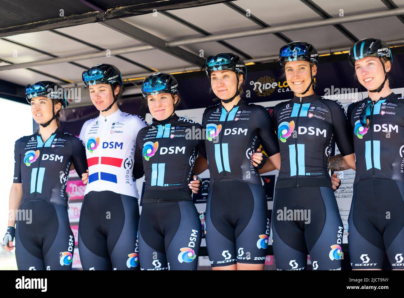 Leah Kirchmann, Pfeiffer Georgi, Charlotte Kool, Megan Jastrab, Franziska Koch, Lorena Wiebes Radfahrer des Teams DSM im RideLondon Classique Stockfoto