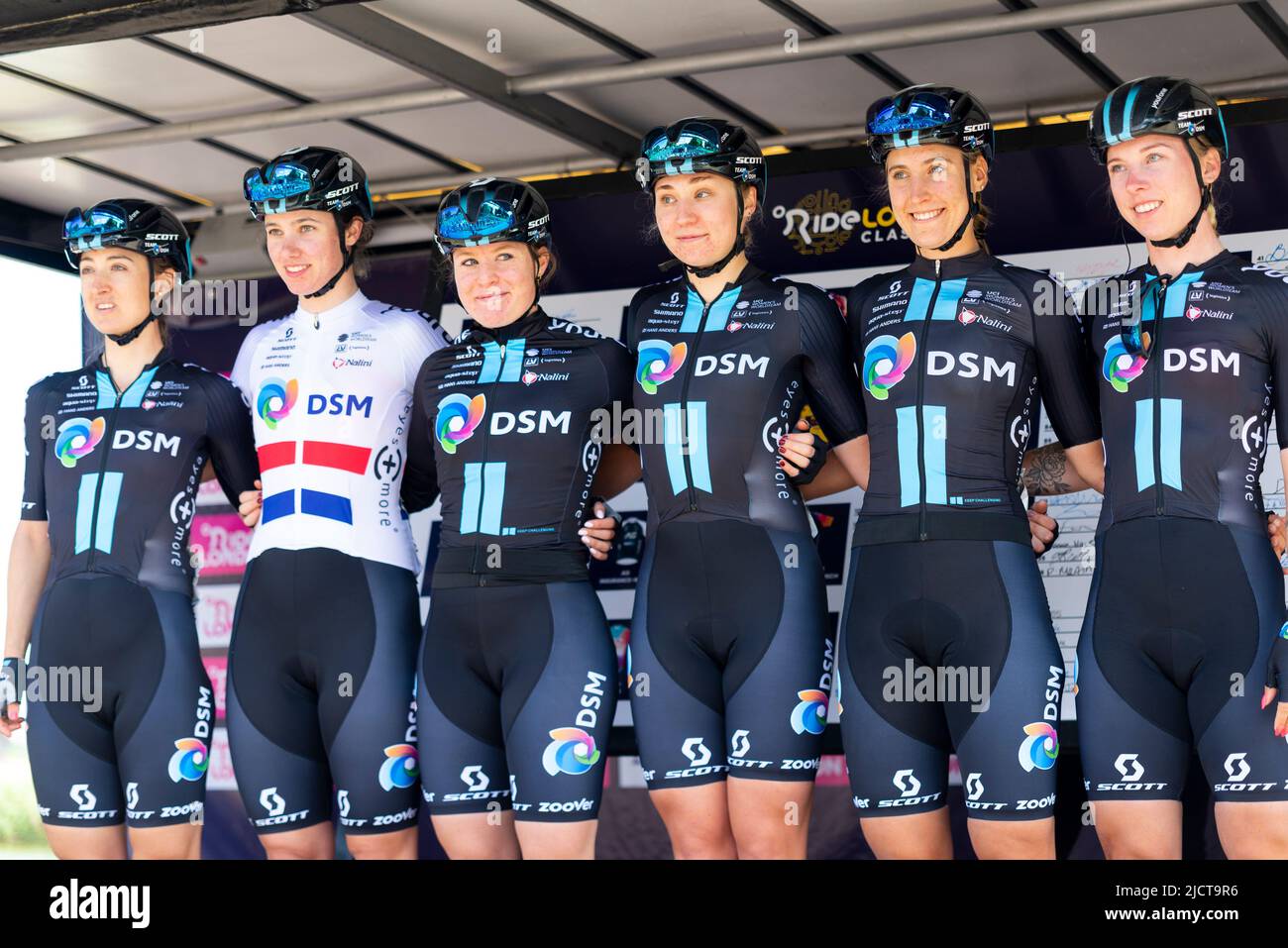 Leah Kirchmann, Pfeiffer Georgi, Charlotte Kool, Megan Jastrab, Franziska Koch, Lorena Wiebes Radfahrer des Teams DSM im RideLondon Classique Stockfoto