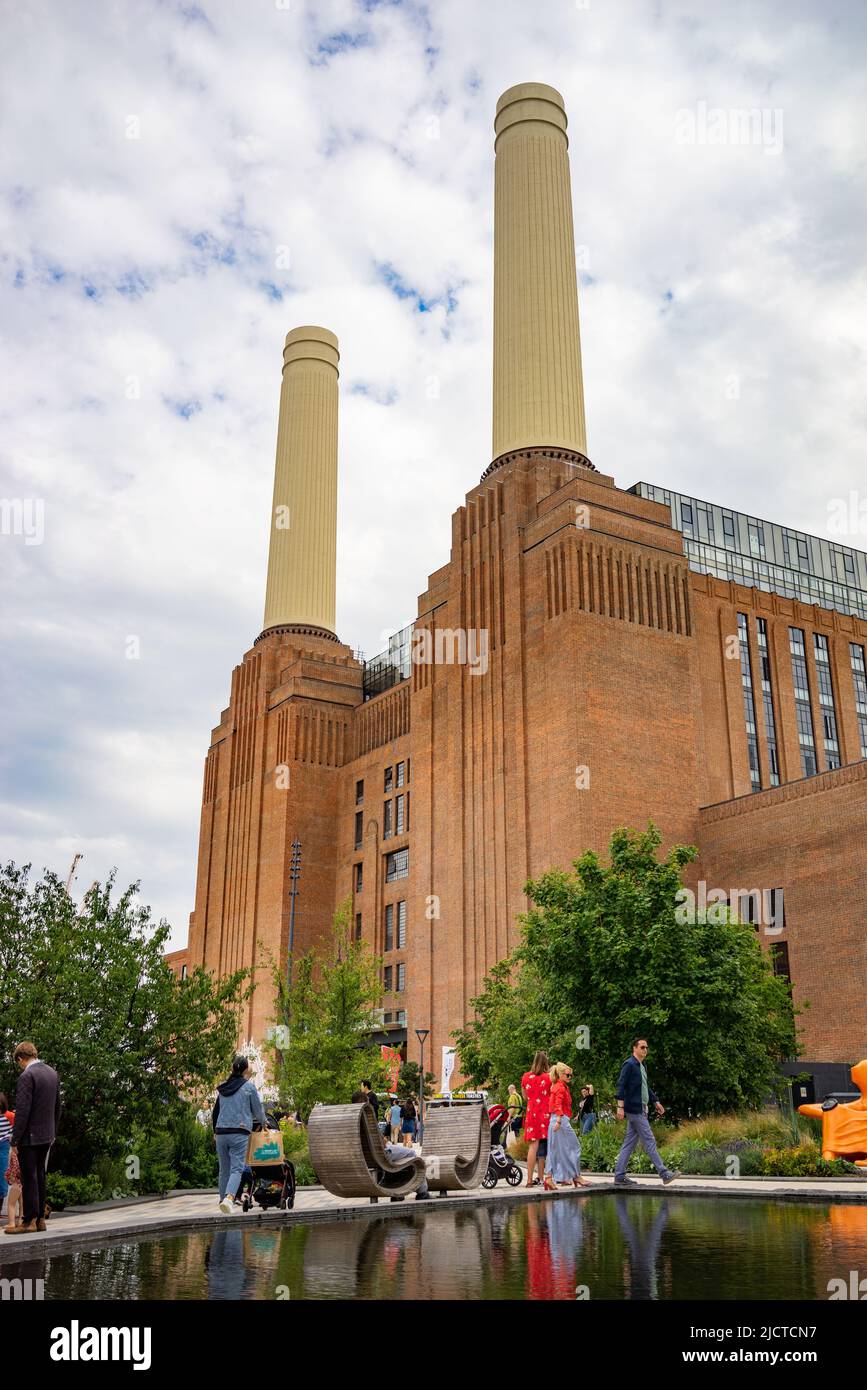 Der neu entwickelte Standort des Battersea Power Station in London, England, Großbritannien Stockfoto