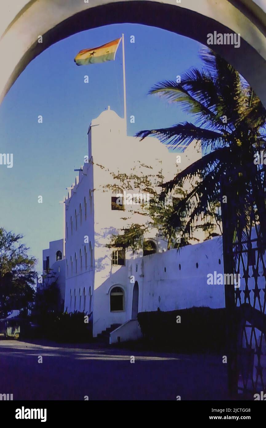 OSU Castle (auch bekannt als Fort Christiansborg) an der Küste in Accra, Ghana, um 1959 Stockfoto