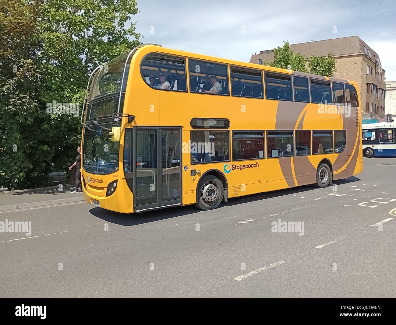 Ein mehrfarbiger Doppeldecker-Scania-Bus von Stagecoach in Paignton, Devon, England, Großbritannien. Stockfoto