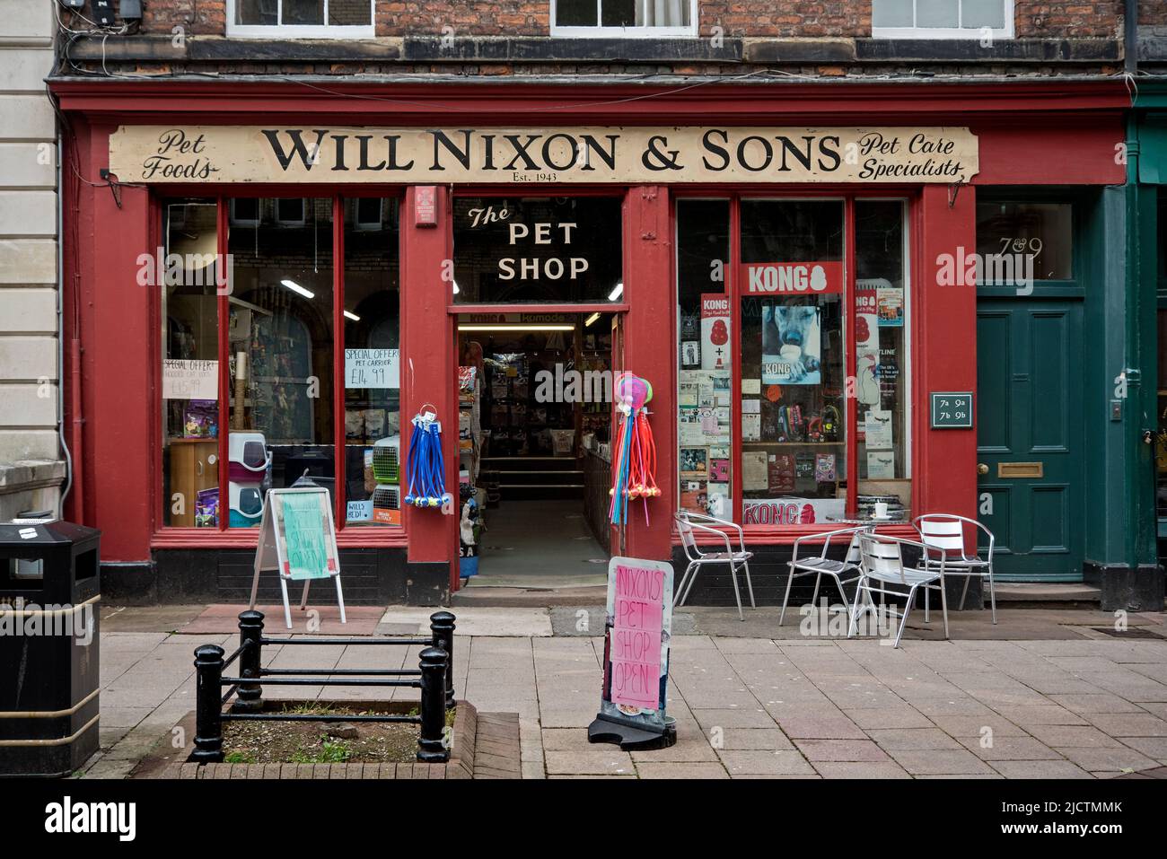 Will Nixon & Sons Tierhandlung in Bank Street, Carlisle, Cumbria, England, Großbritannien. Stockfoto