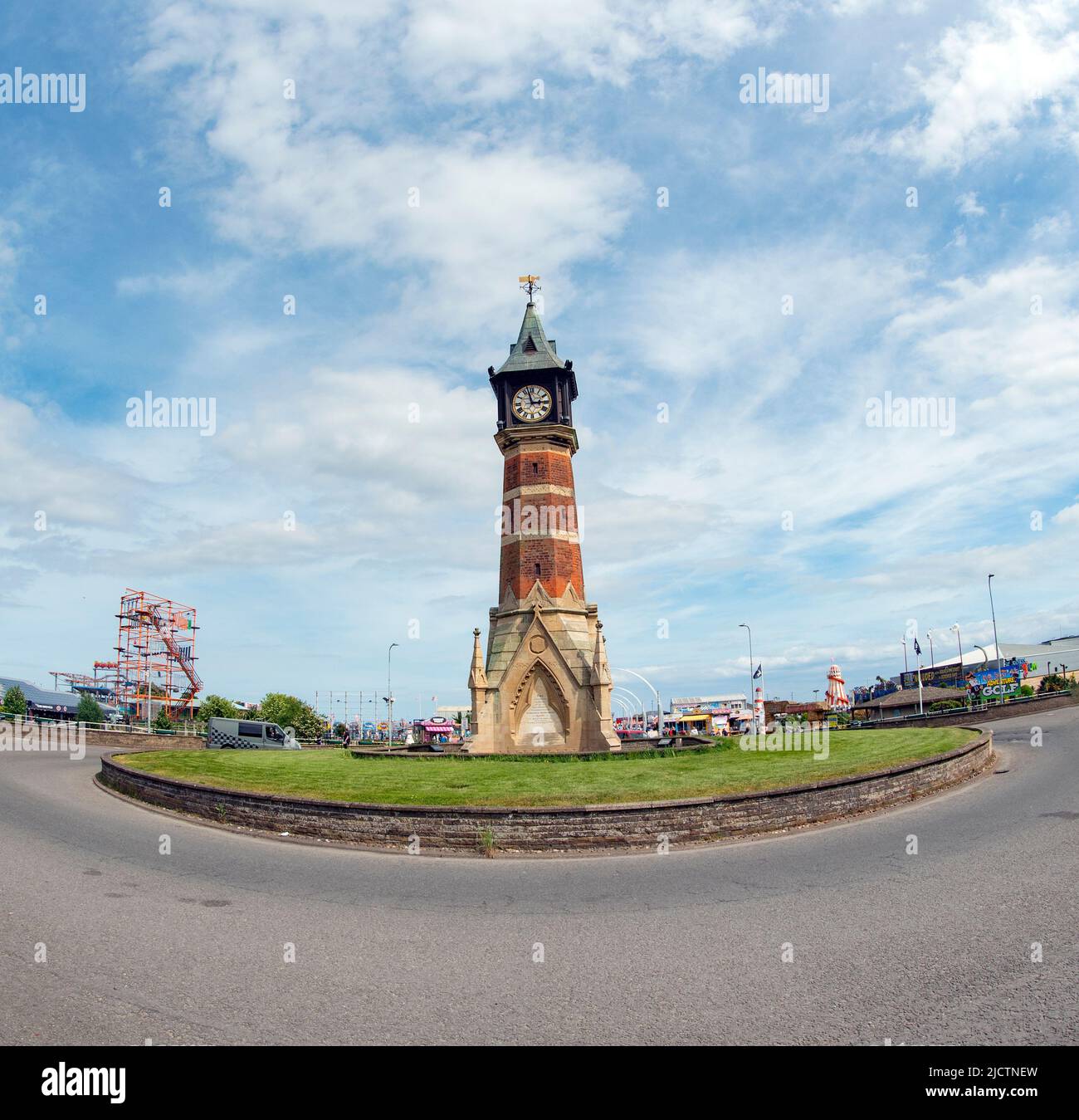 Skegness Clock Tower in der Nähe der Tower Esplanade und am Kreisverkehr auf der Lumley Road, Skegness, Lincolnshire, England Stockfoto