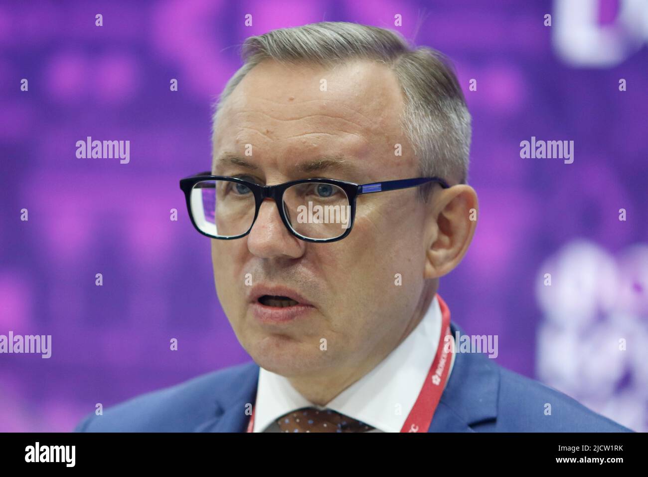 Nikolay Korchunov, Botschafter im Außenministerium der Russischen Föderation, Vorsitzender der hochrangigen Vertreter der Arktis, Arktisrat spricht auf einer Sitzung "Arktis: Territorium des Dialogs" im Rahmen des St. Petersburger Internationalen Wirtschaftsforums 2022 (SPIEF 2022). (Foto von Maksim Konstantinov / SOPA Images/Sipa USA) Stockfoto