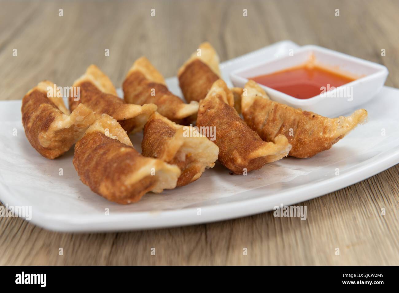 Knusprige Beilage aus würzigen thai-Knödeln knusprig und perfekt als Vorspeise. Stockfoto