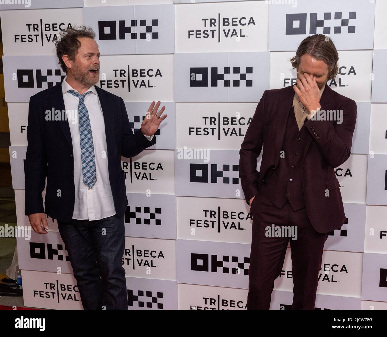 New York, Usa. 15.. Juni 2022. RAINN Wilson und Jake McDorman kommen auf dem roten Teppich zur Weltpremiere von „Jerry & Marge Go Large“ beim Tribeca Film Festival 2022 in New York City am 15. Juni 2022 an. Foto von Gabriele Holtermann/UPI Kredit: UPI/Alamy Live News Stockfoto